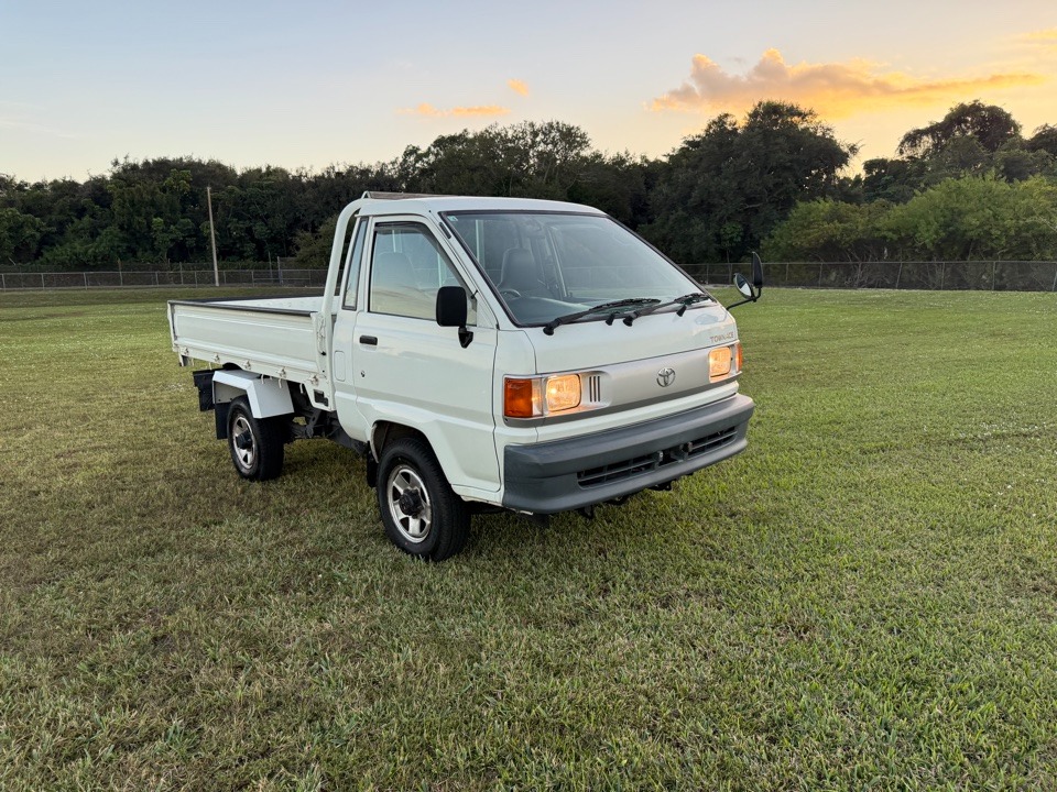 1997 Toyota TownAce 4WD. Dump